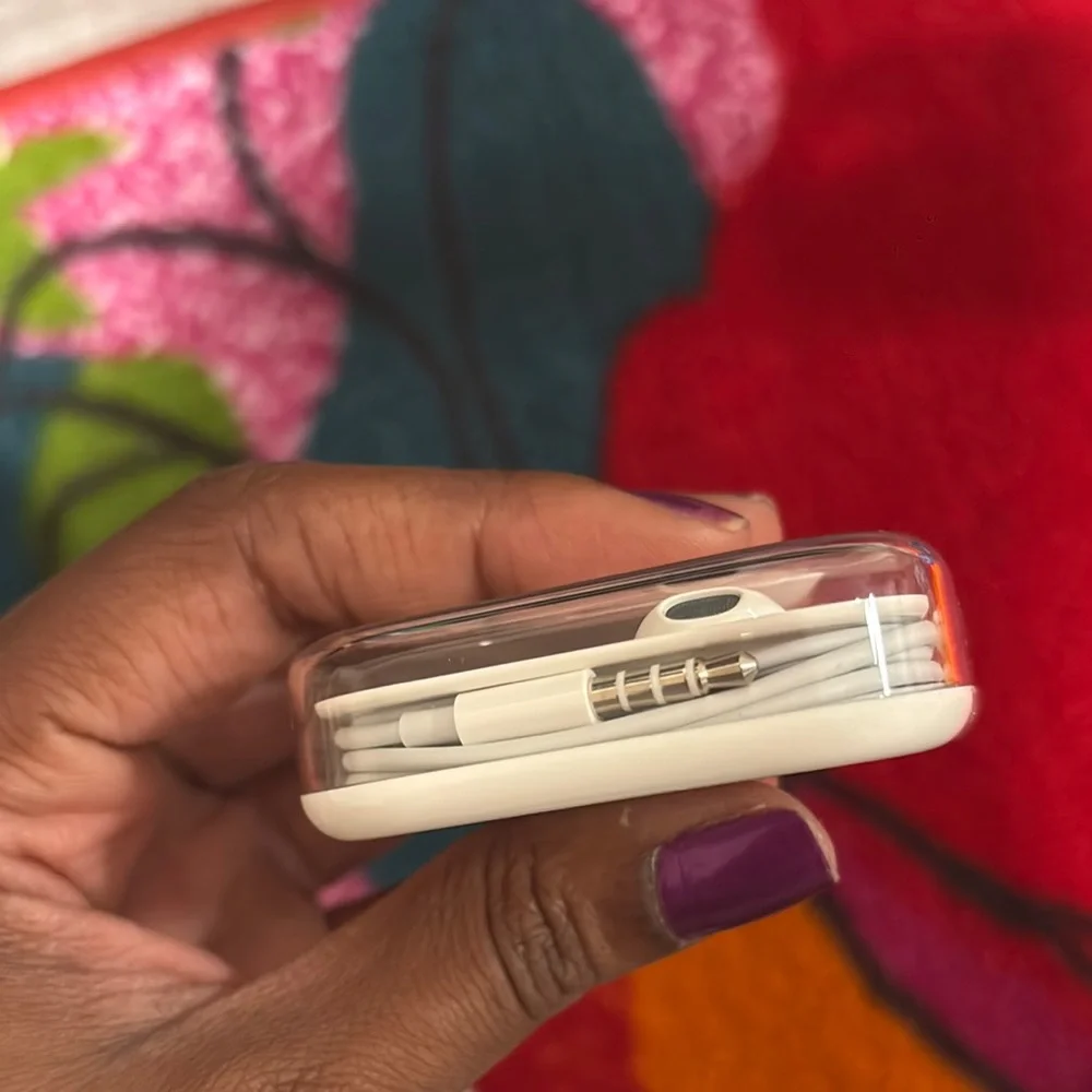 Apple White Wired Earbuds with Case
